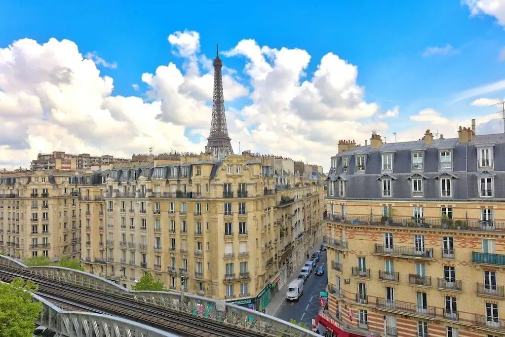 Daire Superbe T2 Avec Balcon Vue Sur La Tour Eiffel Paris