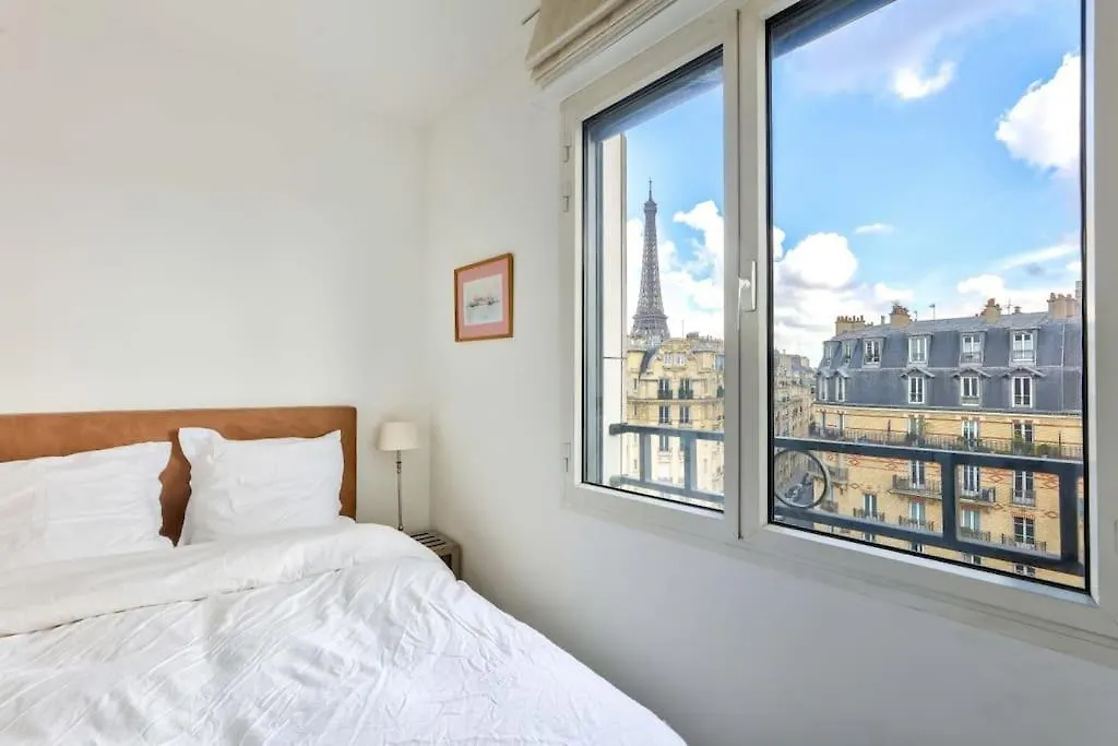 Superbe T2 Avec Balcon Vue Sur La Tour Eiffel Apartment
