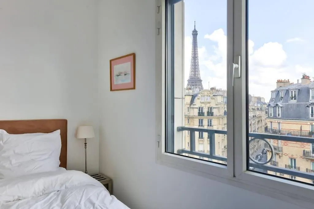 Appartement Superbe T2 Avec Balcon Vue Sur La Tour Eiffel Parijs